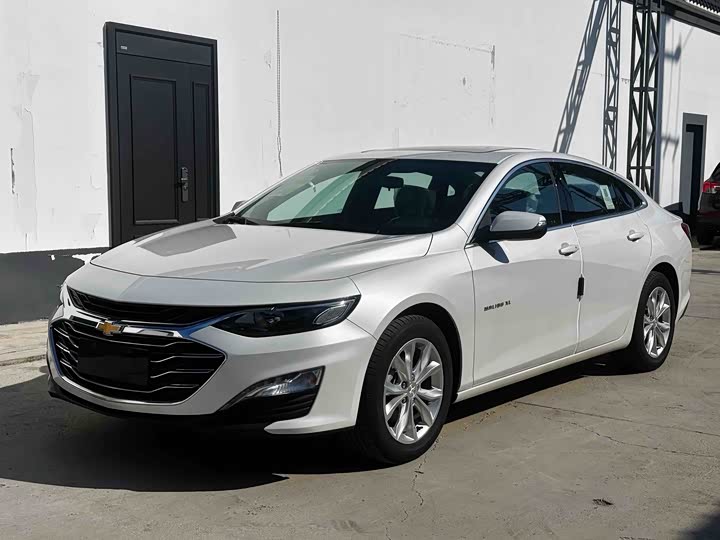 Photo 2 - Chevrolet Malibu XL