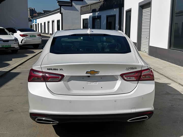 Photo 5 - Chevrolet Malibu XL