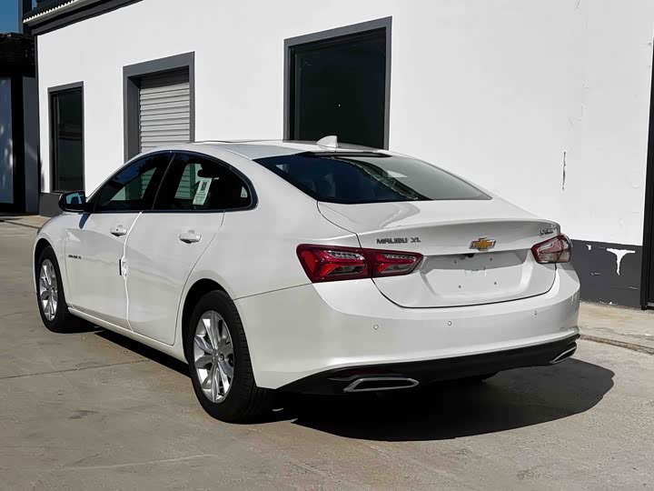 Photo 7 - Chevrolet Malibu XL