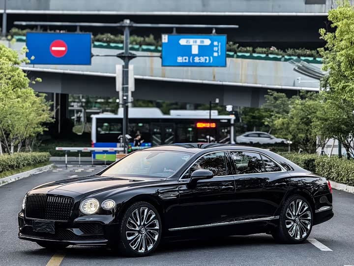 Фото 2 - Bentley Flying Spur