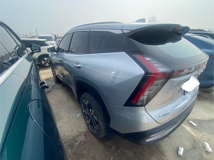 Фото 7 - Geely Atlas L