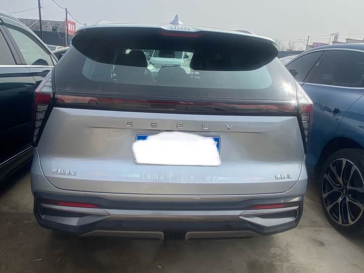 Фото 8 - Geely Atlas L