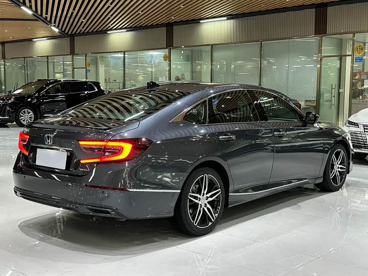 Фото 6 - Honda Accord