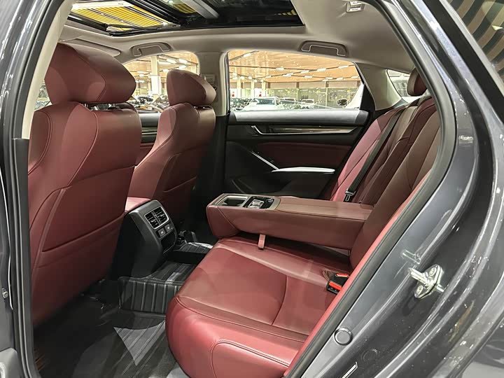 Фото 8 - Honda Accord