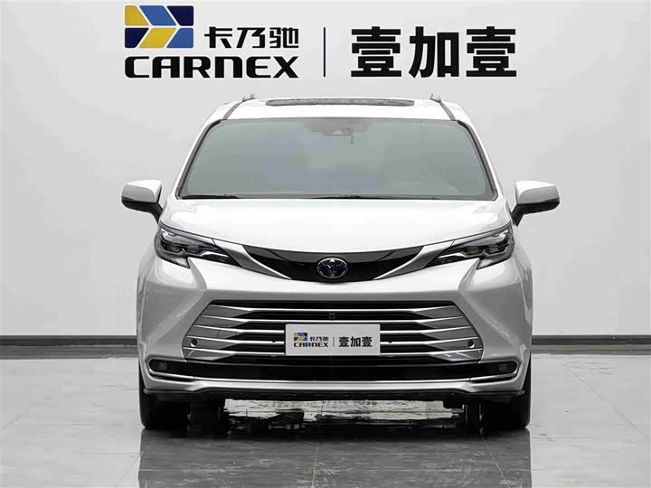 Photo 2 - Toyota Sienna