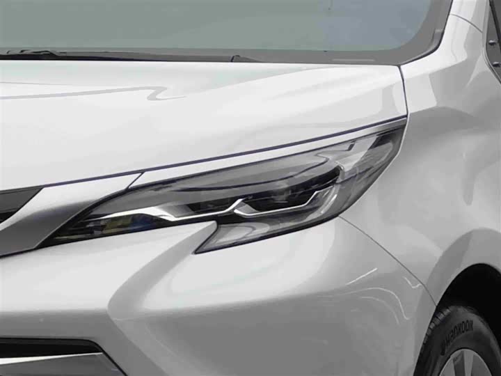 Photo 3 - Toyota Sienna