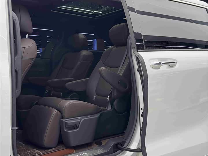 Photo 7 - Toyota Sienna