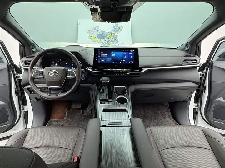 Photo 9 - Toyota Sienna