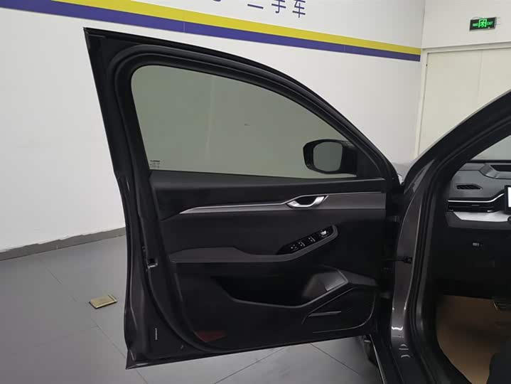 Фото 7 - Geely Preface