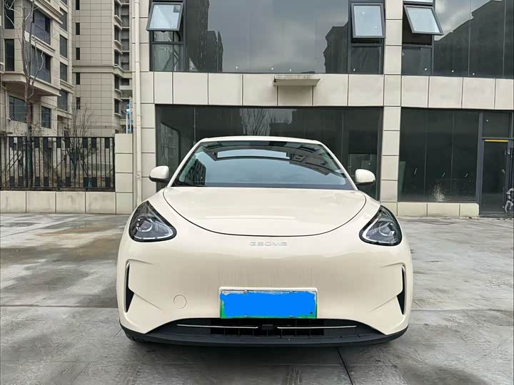 Фото 2 - Geely Galaxy Geome