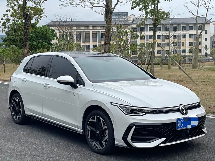 Photo 3 - Volkswagen Golf