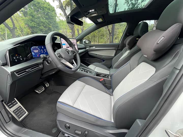 Photo 4 - Volkswagen Golf