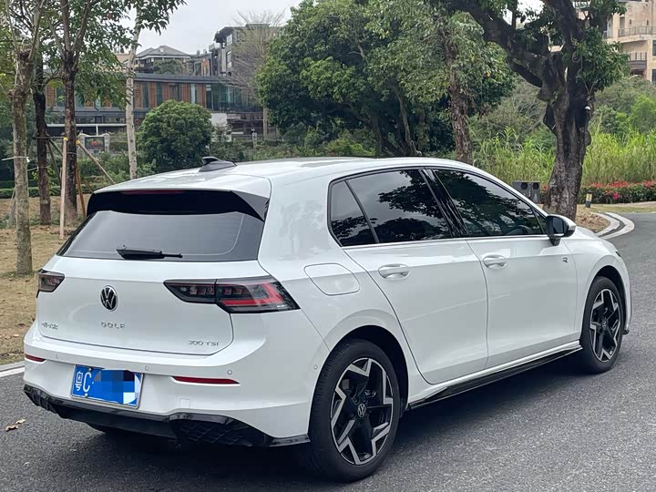 Photo 7 - Volkswagen Golf