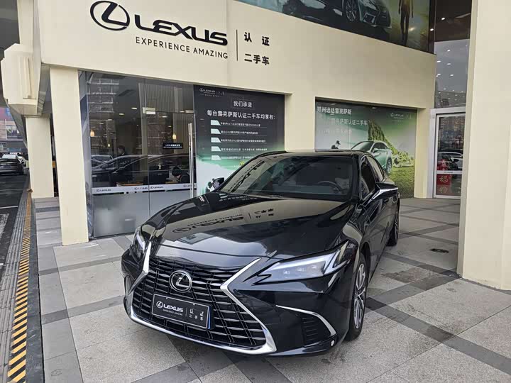 Фото 1 - Lexus ES