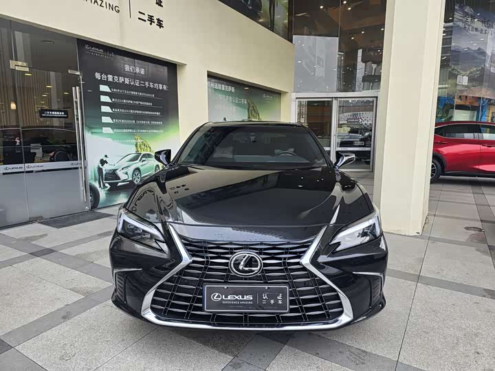 Фото 2 - Lexus ES