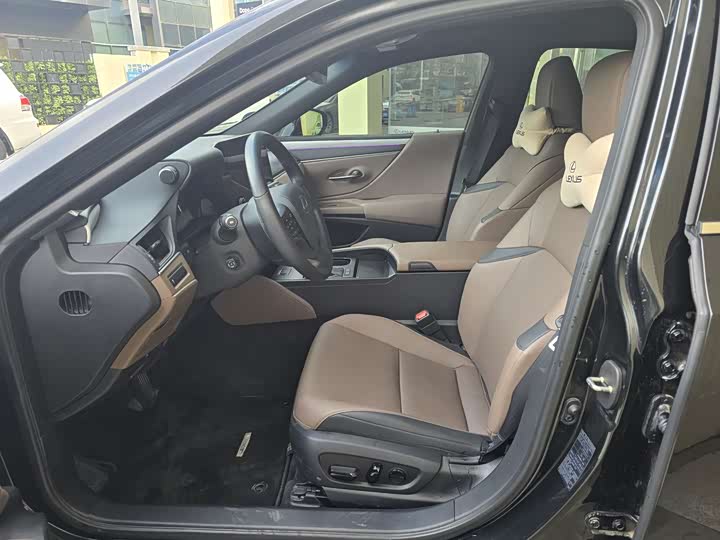 Фото 4 - Lexus ES