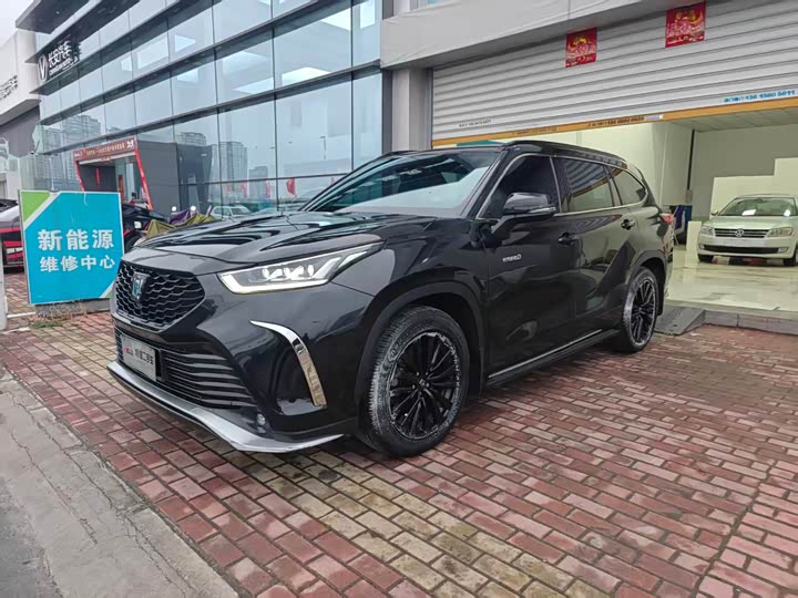 Фото 1 - Toyota Crown Kluger