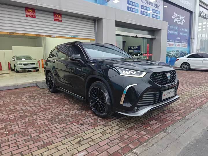 Фото 3 - Toyota Crown Kluger