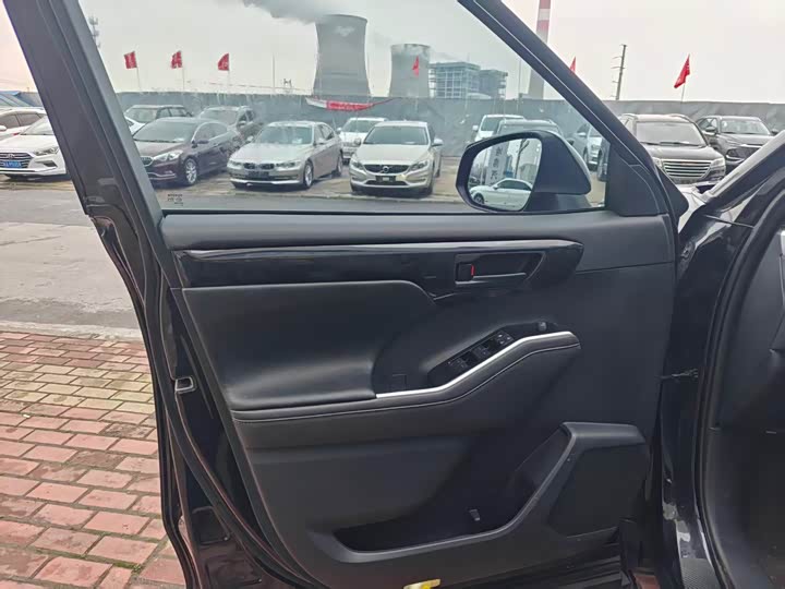 Фото 4 - Toyota Crown Kluger