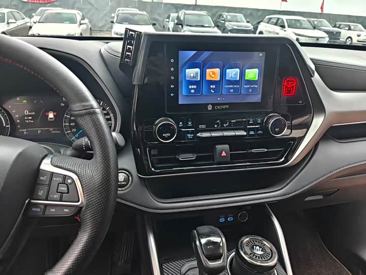 Фото 7 - Toyota Crown Kluger