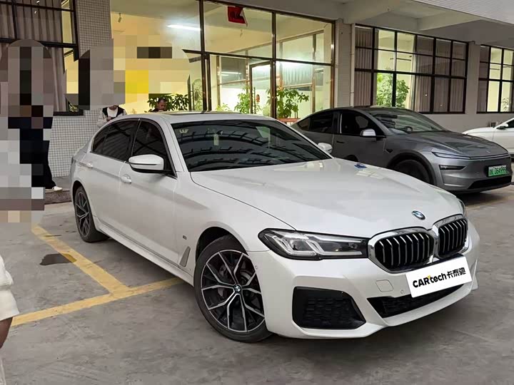 Photo 3 - BMW 5 Series