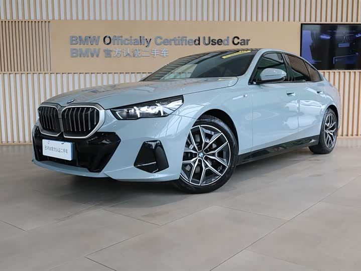 Photo 1 - BMW 5 Series