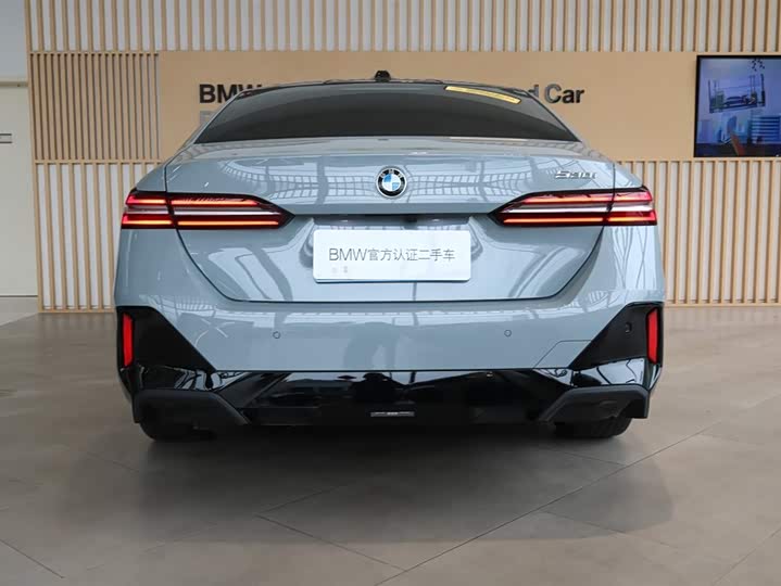 Photo 5 - BMW 5 Series