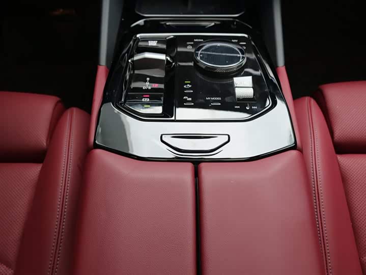 Photo 8 - BMW 5 Series