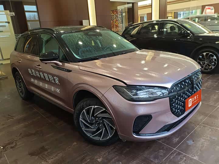 Фото 3 - Lincoln Corsair