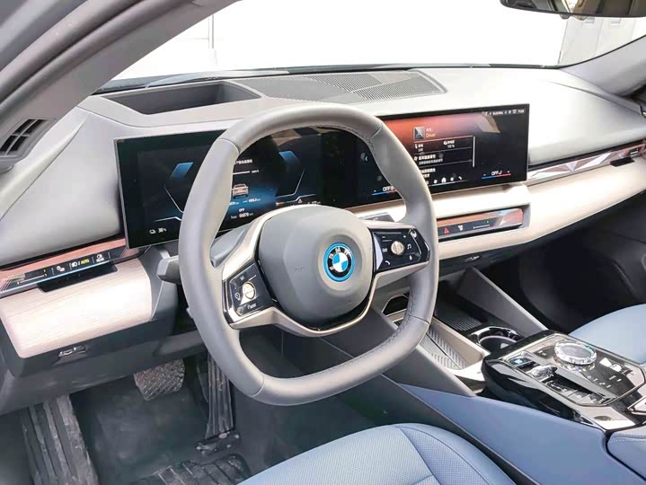 Фото 5 - BMW i5