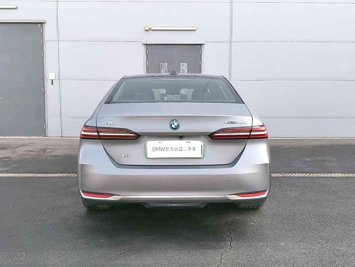 Фото 9 - BMW i5