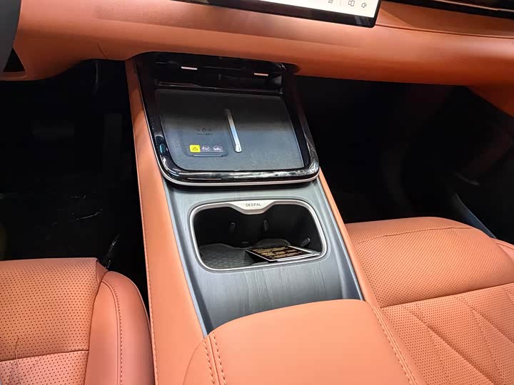 Фото 8 - Changan Deepal S05