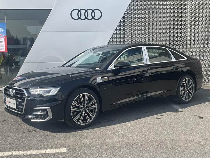 Фото 1 - Audi A6L