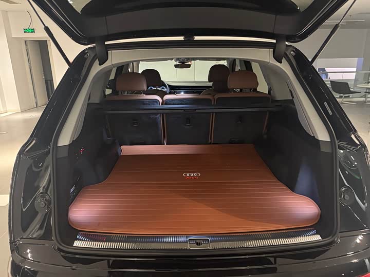 Фото 7 - Audi Q7