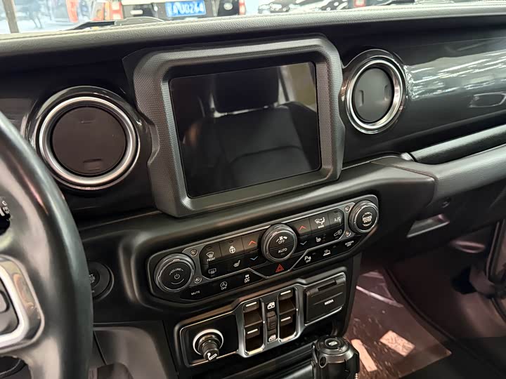 Photo 6 - Jeep Wrangler