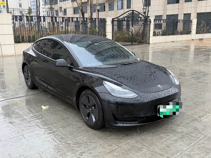 Фото 1 - Tesla Model 3