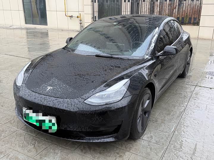 Фото 3 - Tesla Model 3
