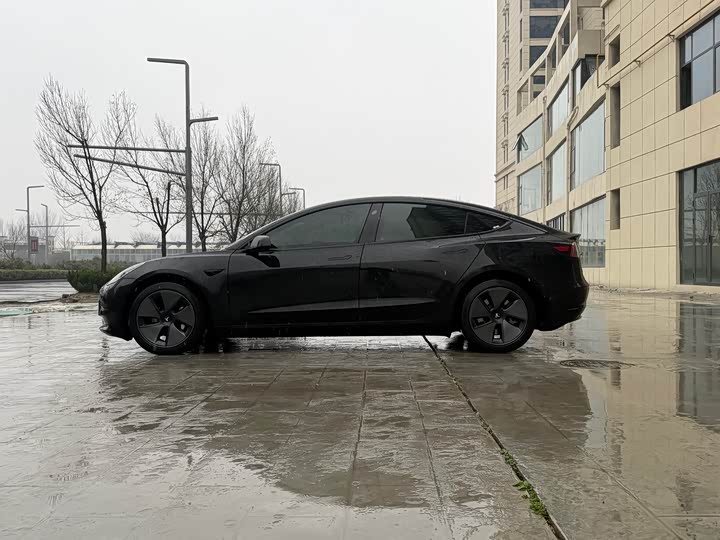 Фото 4 - Tesla Model 3