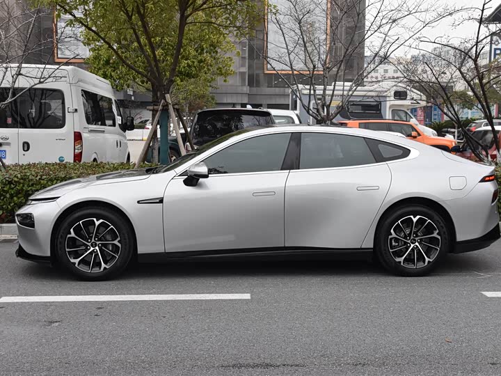 Фото 2 - XPeng P7