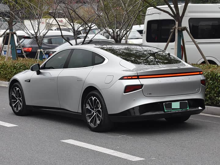 Фото 3 - XPeng P7