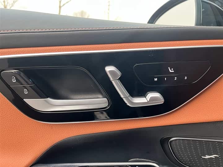 Photo 9 - Mercedes-Benz GLC-Class Hybrid