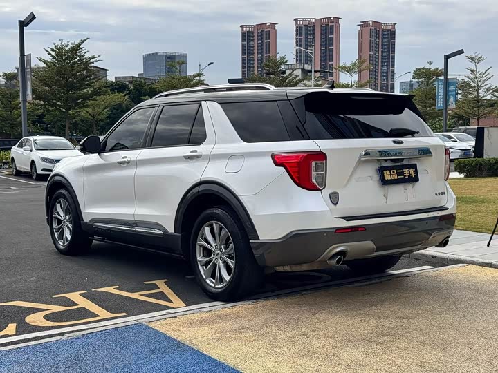 Фото 4 - Ford Explorer