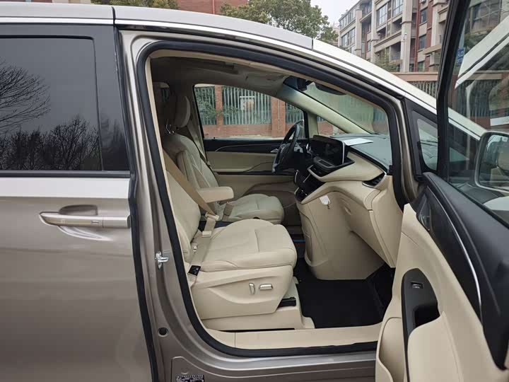 Фото 4 - Buick GL8 ES