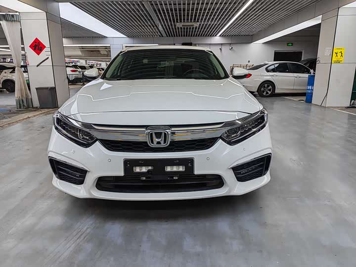 Фото 2 - Honda Inspire