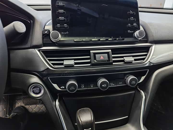 Фото 7 - Honda Inspire