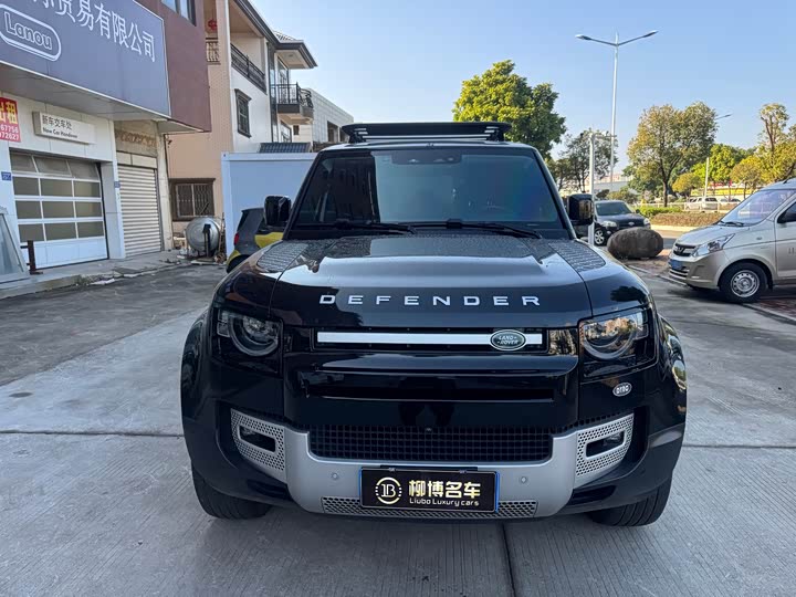 Photo 2 - Land Rover Defender