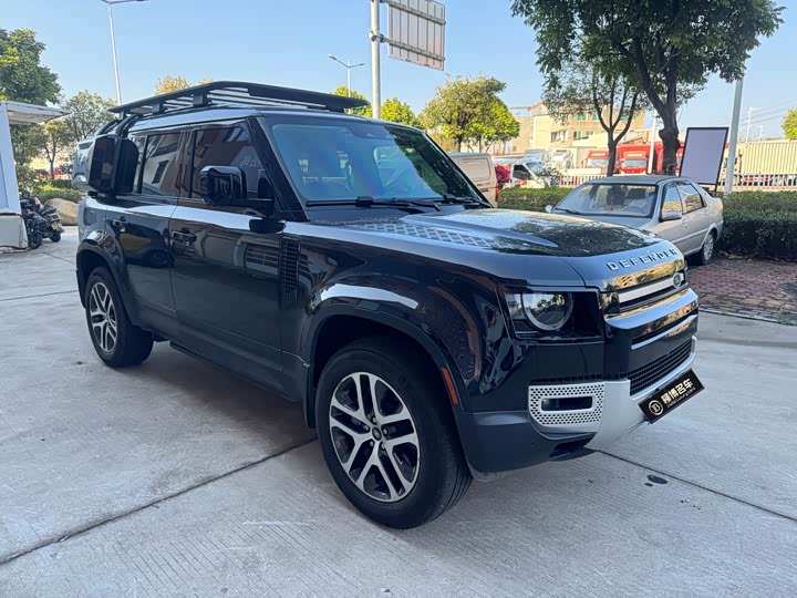 Photo 3 - Land Rover Defender