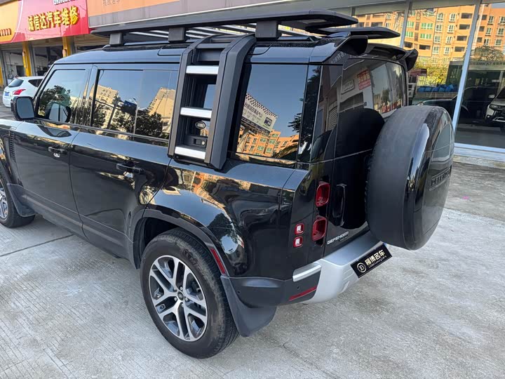 Photo 4 - Land Rover Defender