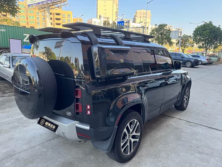 Photo 5 - Land Rover Defender