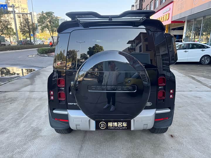 Photo 6 - Land Rover Defender